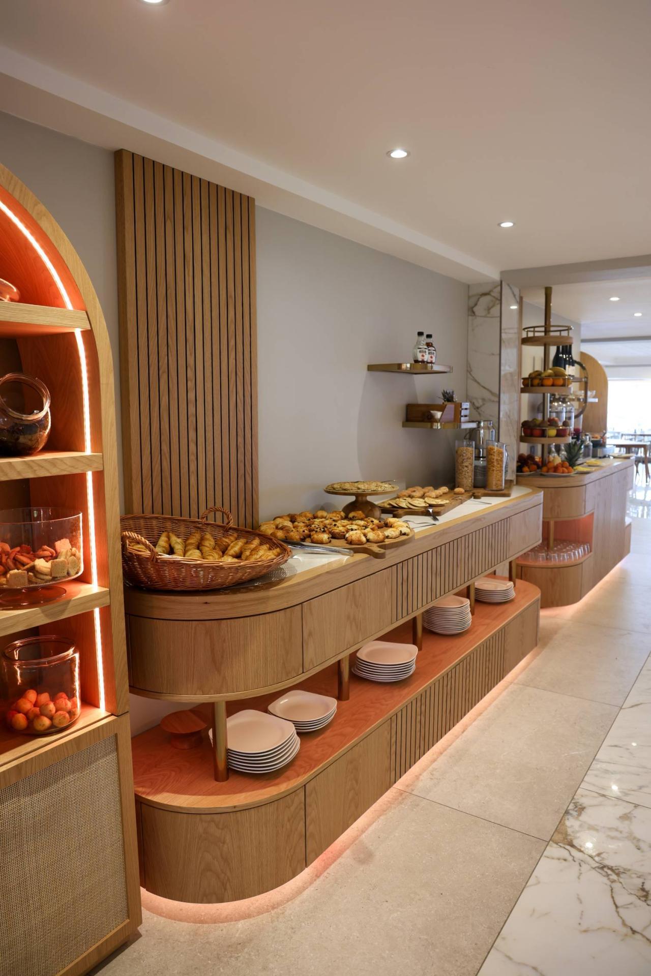 Petit-déjeuner | Best Western Premier Hôtel Santa Maria à l'Île-Rousse